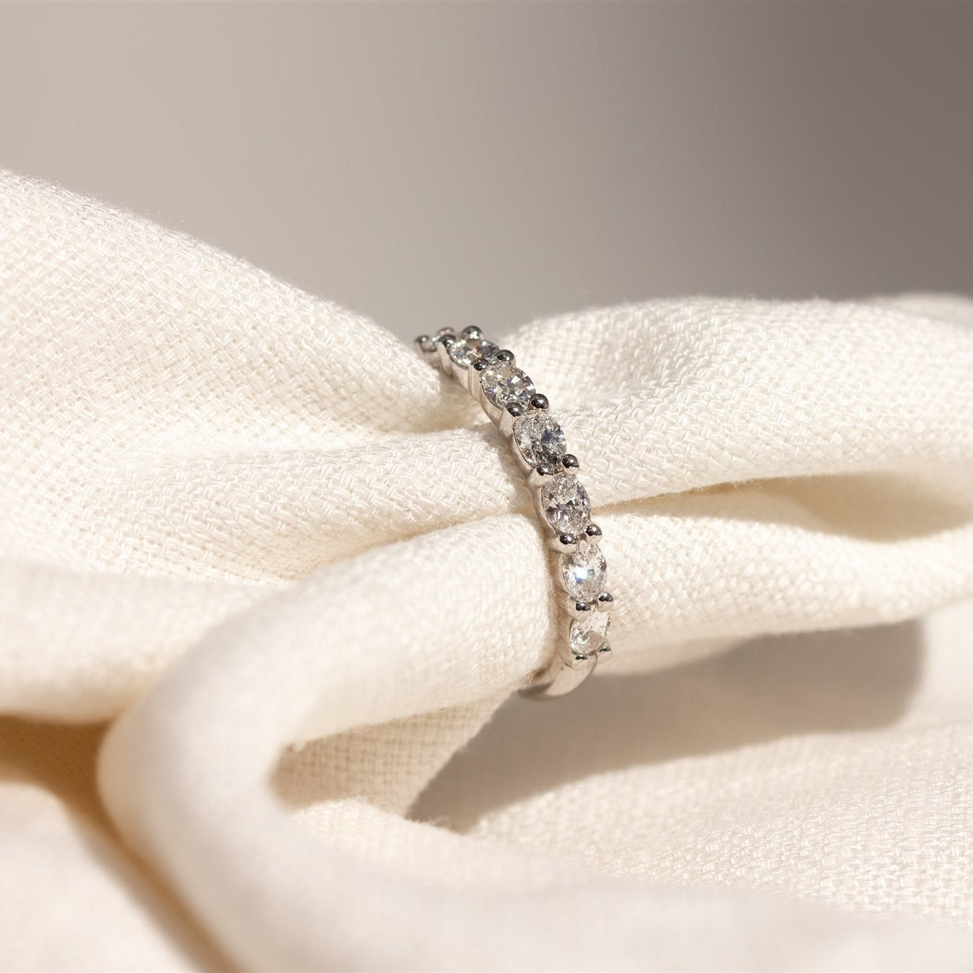 Oval natural Diamond band - IRIS