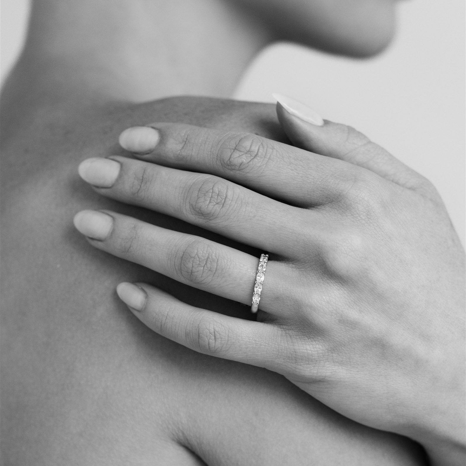 Oval natural Diamond band - IRIS