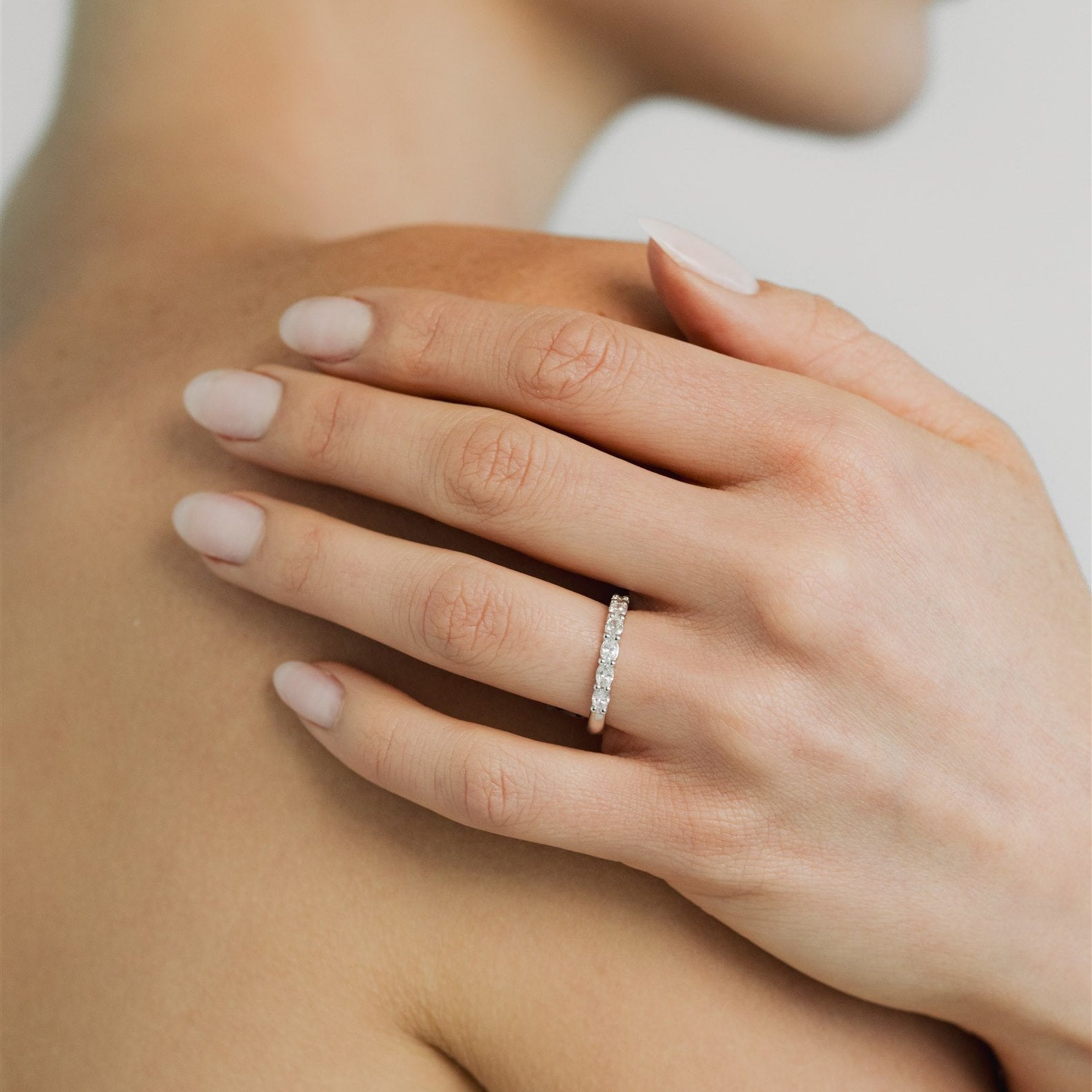 Oval natural Diamond band - IRIS