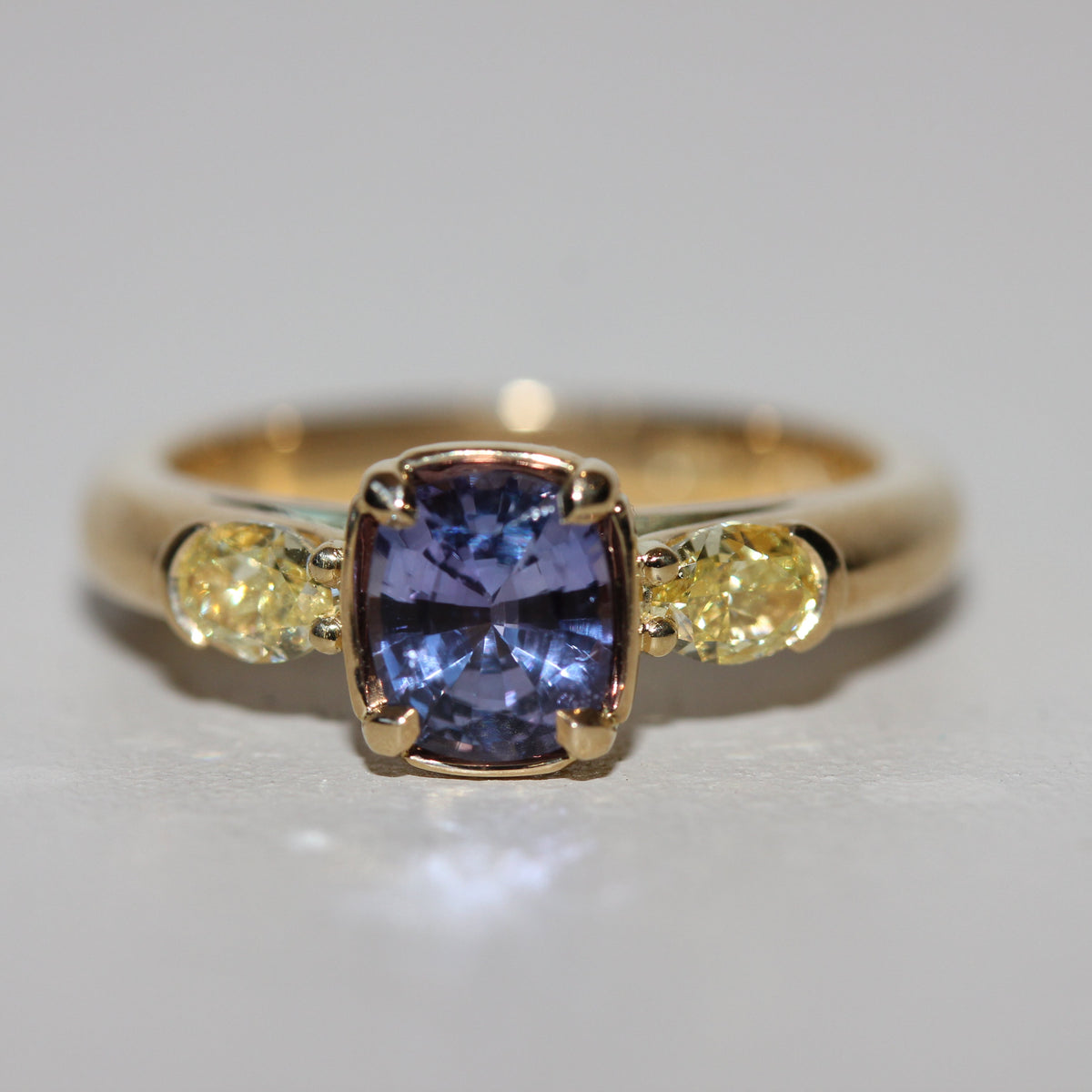 1.46CT VIOLET SPINEL & FANCY YELLOW DIAMOND TRILOGY RING