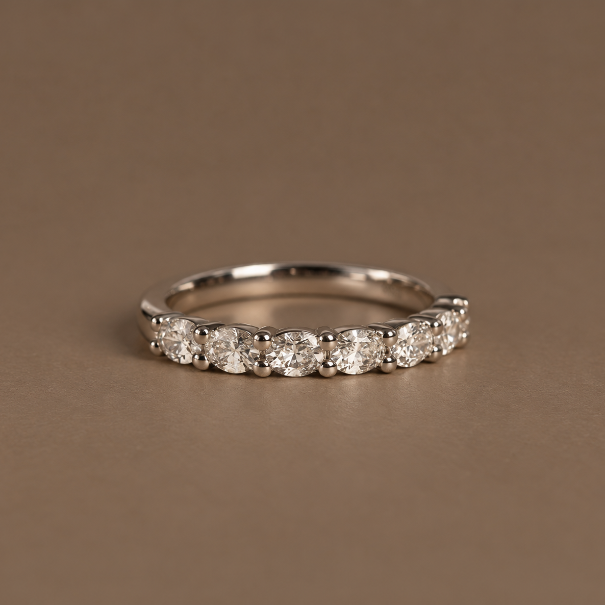 Oval natural Diamond band - IRIS
