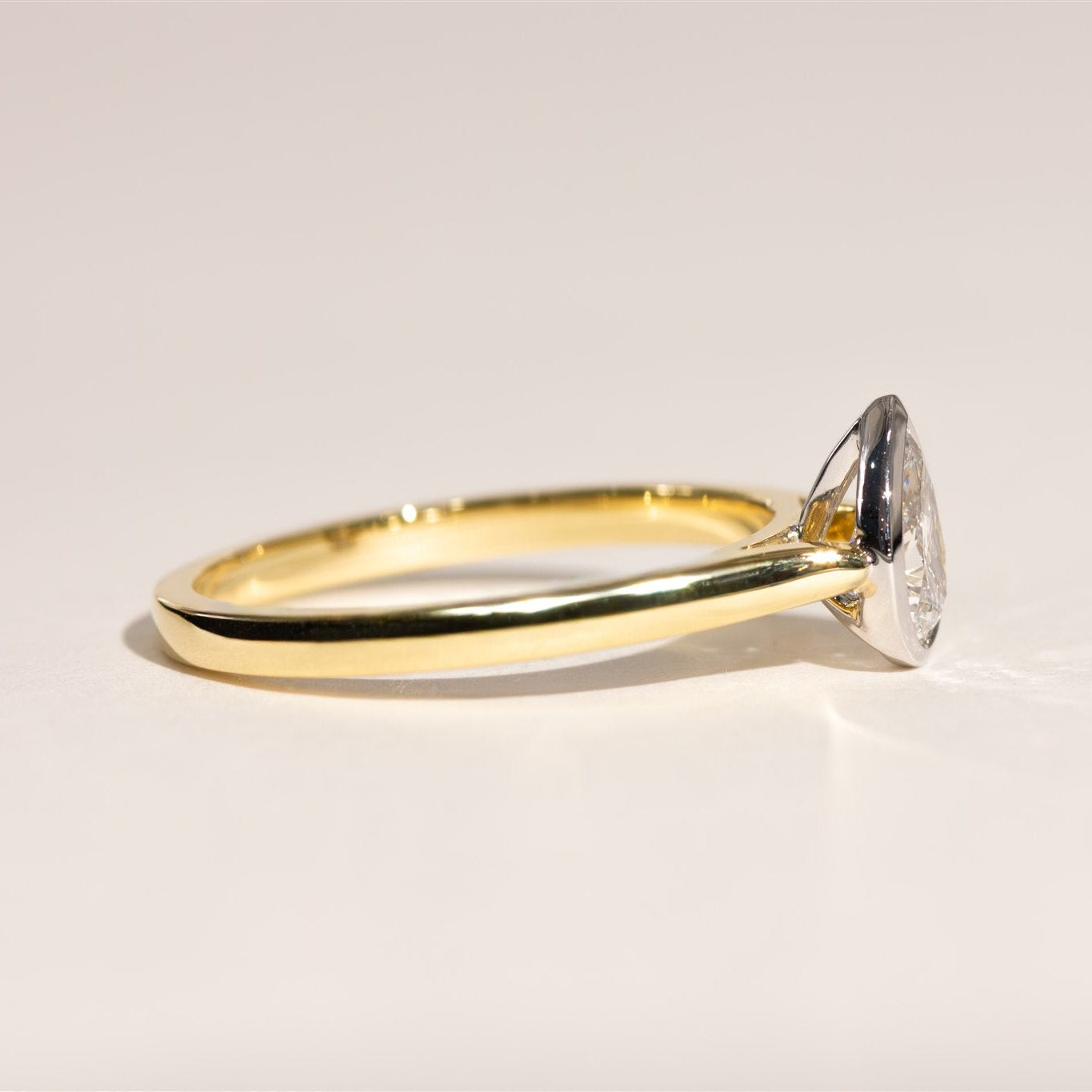 18ct 0.53ct Pear Natural Diamond engagement ring - SIA