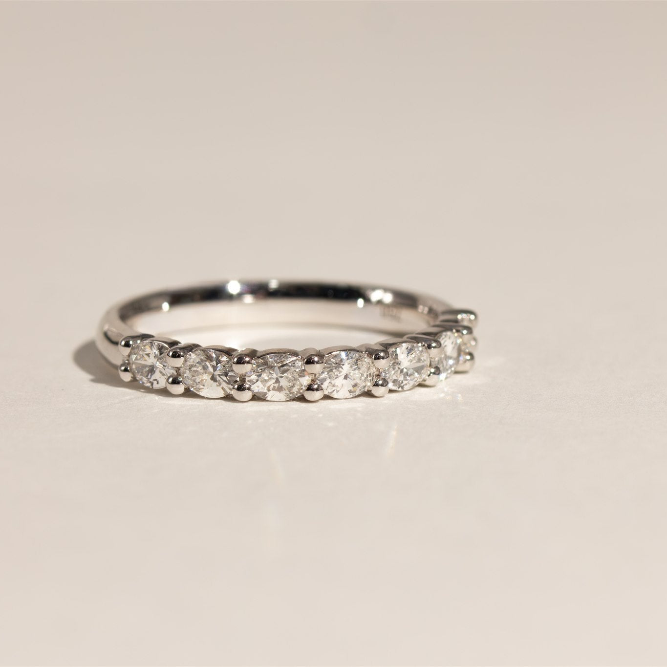 Oval natural Diamond band - IRIS